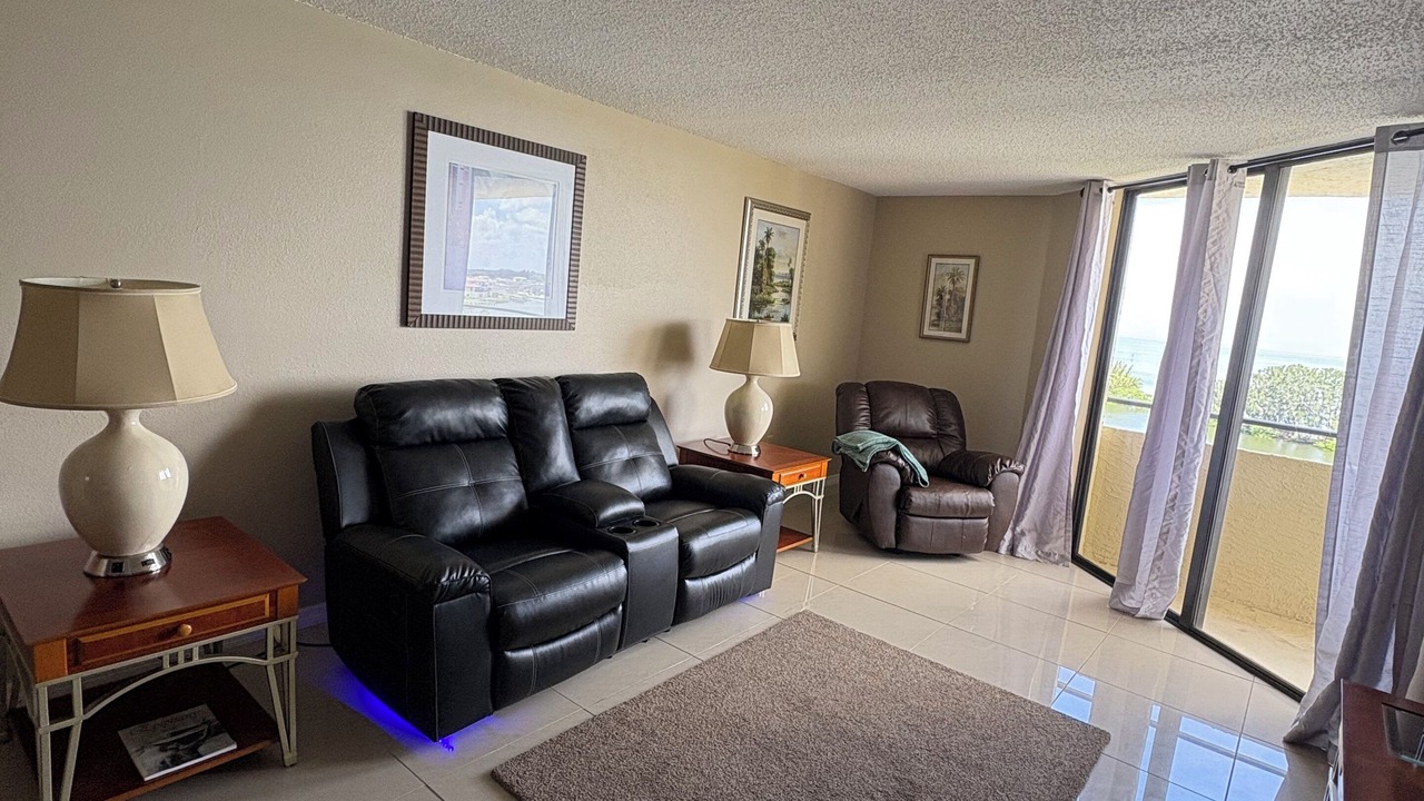 Photo of Livingroom in Hudson