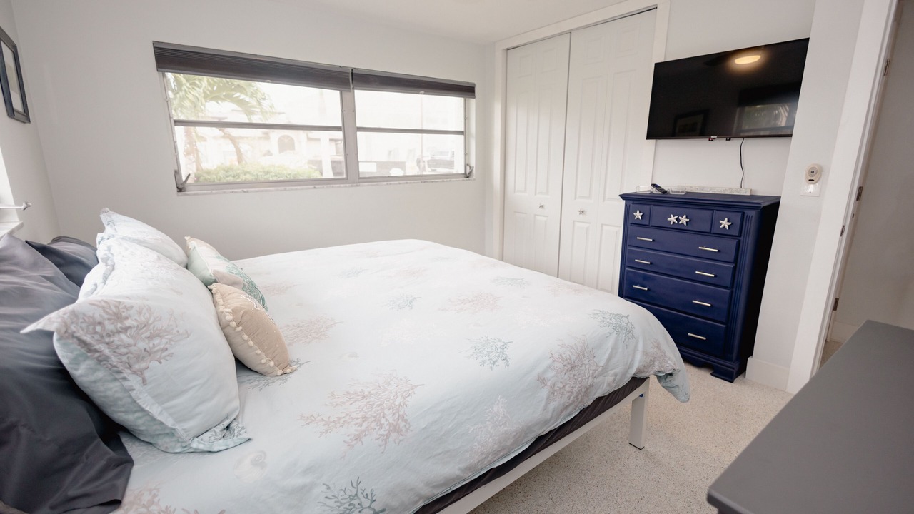 Photo of Bedroom in Yacht Club