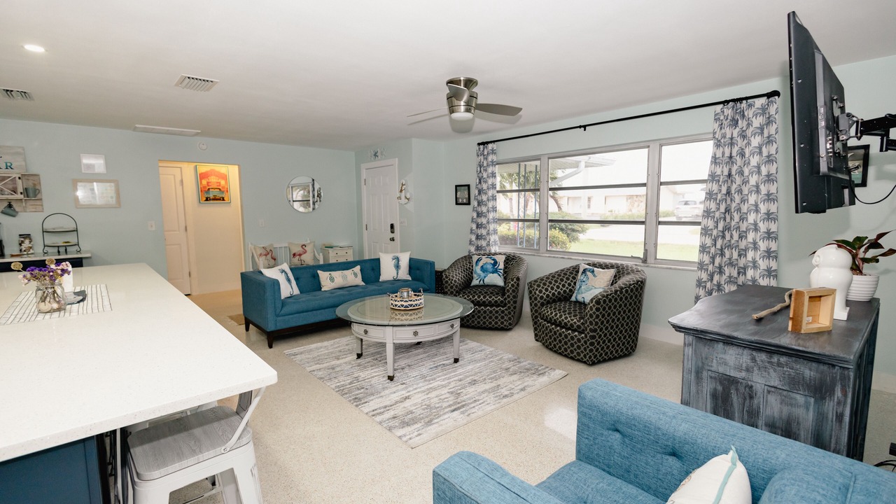Photo of Livingroom in Yacht Club