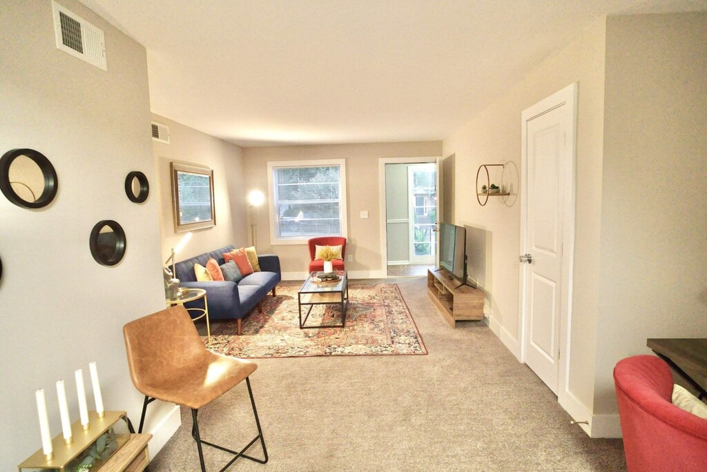 Photo of Livingroom in South Tuxedo Park