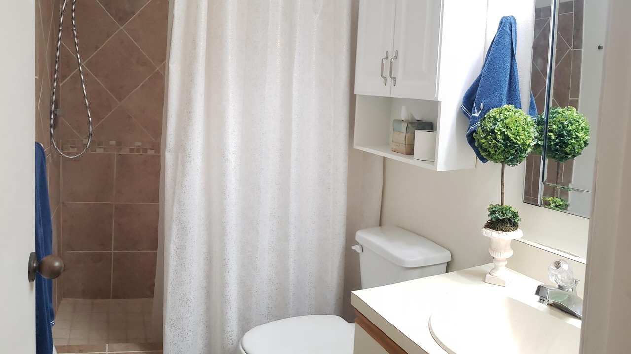 Photo of Bathroom in Bayshore Gardens