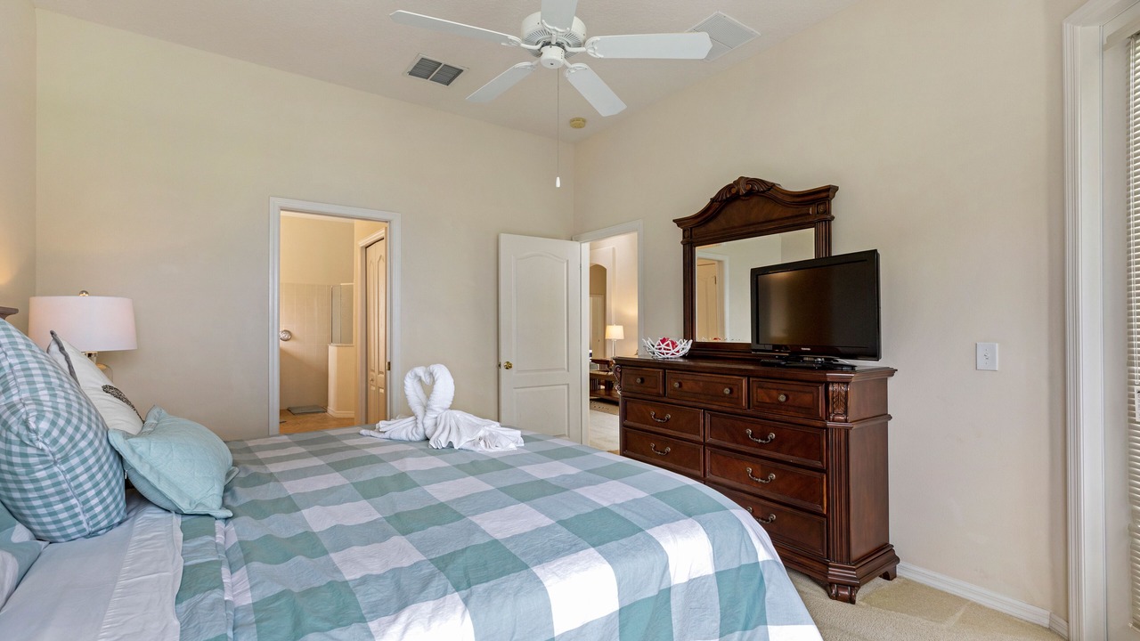 Photo of Bedroom in Tuscan Hills