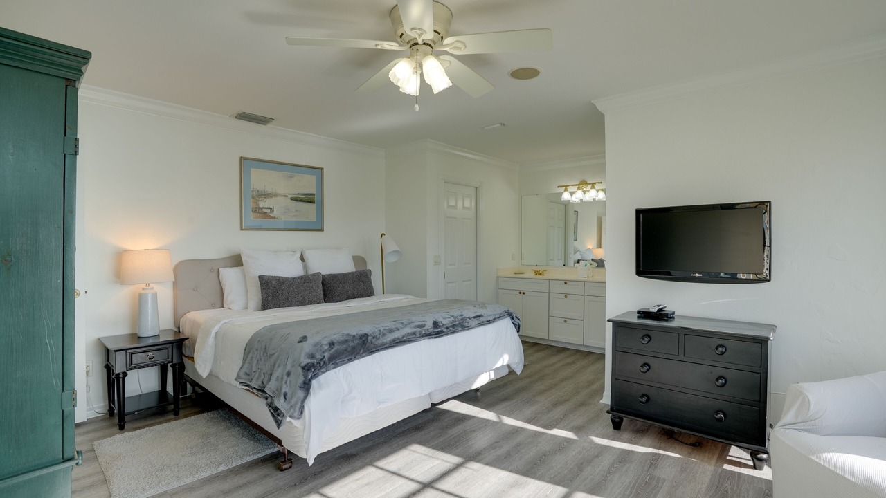 Photo of Bedroom in Bokeelia