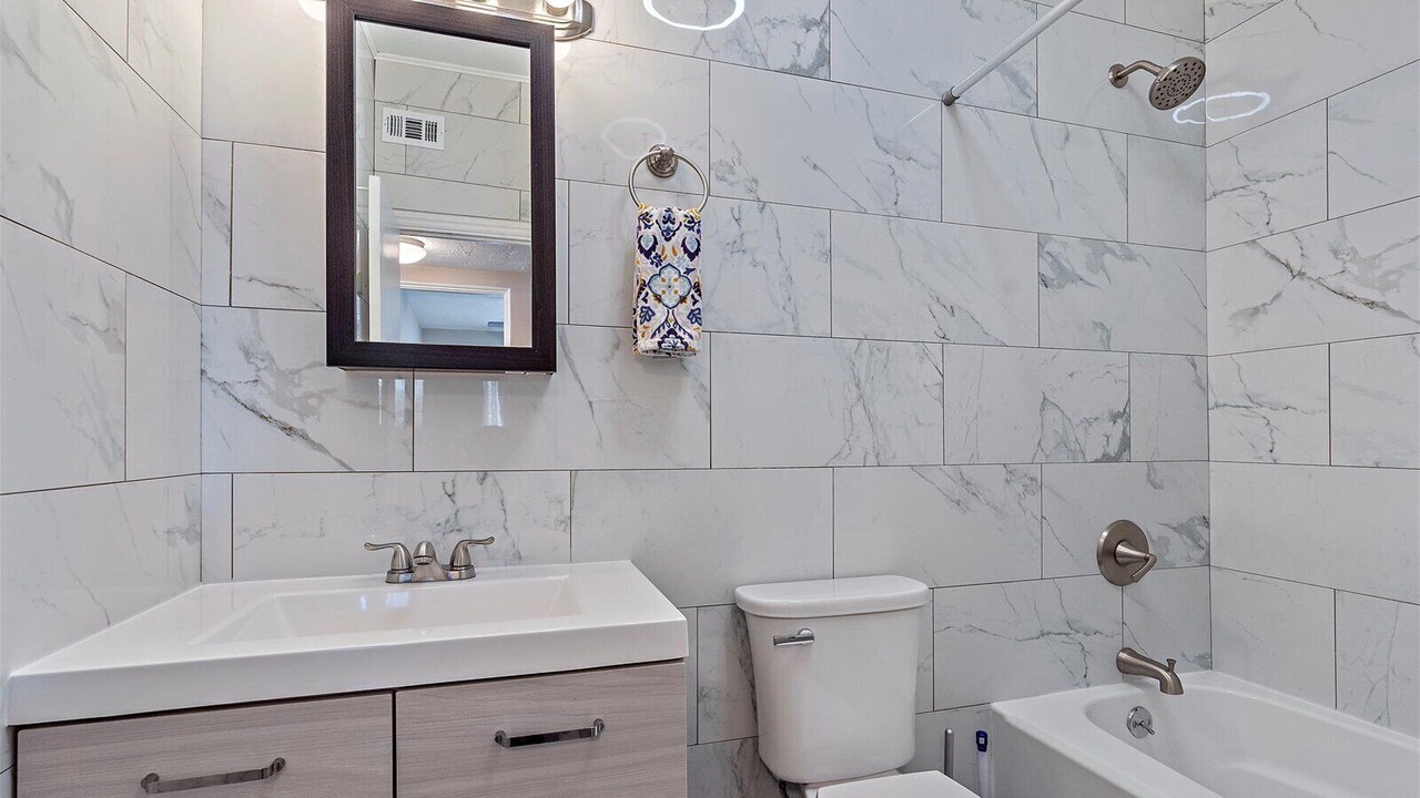 Photo of Bathroom in Bayshore Gardens