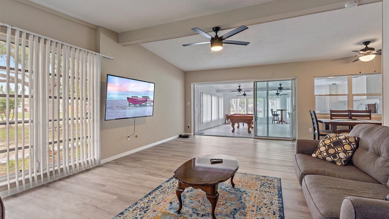 Photo of Livingroom in Bayshore Gardens