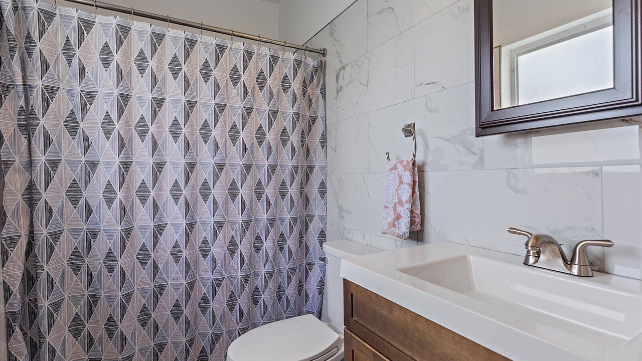Photo of Bathroom in Bayshore Gardens