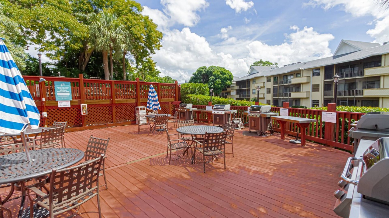 Photo of Outdoor in Park Shore