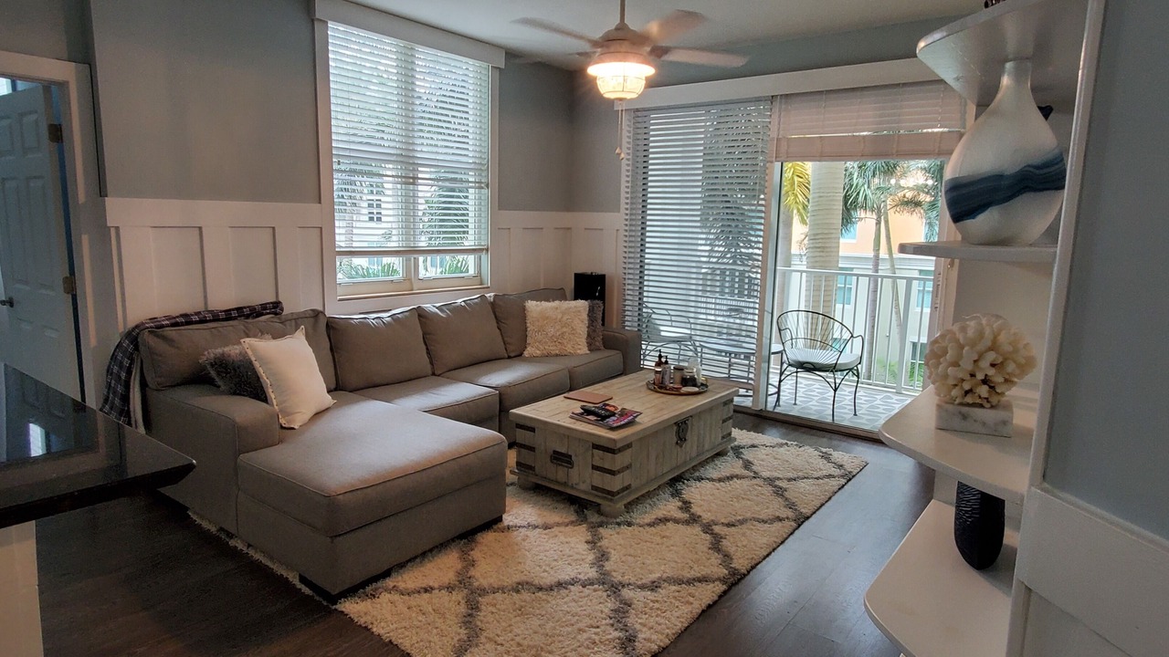 Photo of Livingroom in East Ocean Ave
