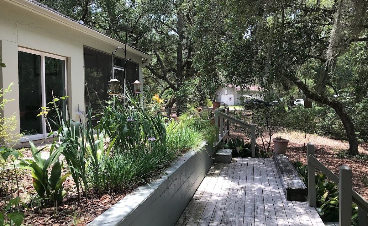 Photo of Outdoor in Putnam Hall