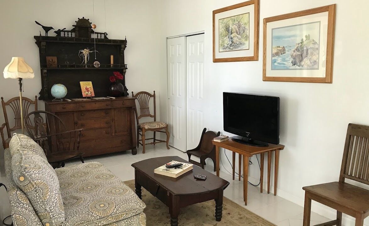 Photo of Livingroom in Putnam Hall
