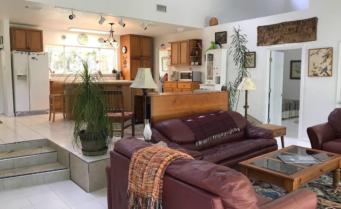 Photo of Livingroom in Putnam Hall