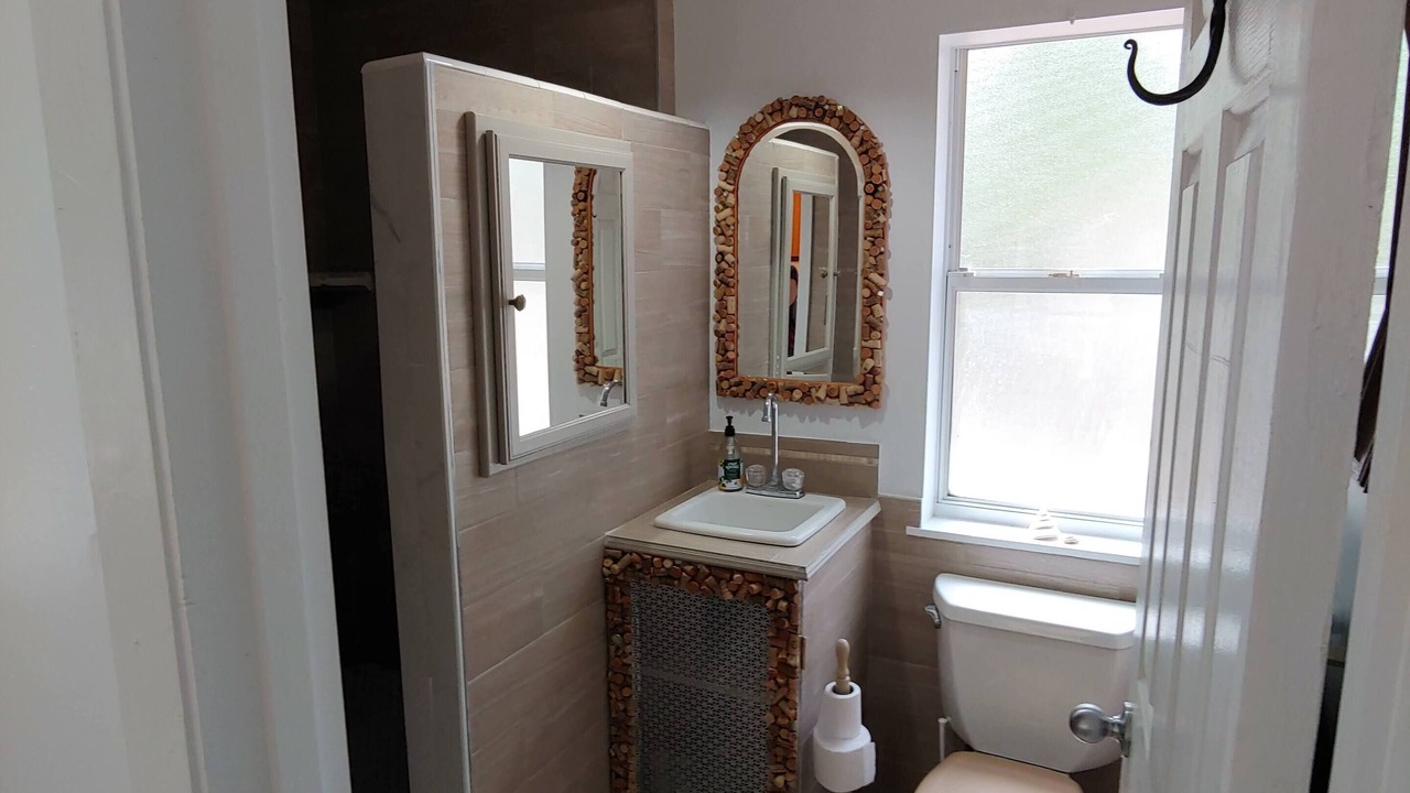 Photo of Bathroom in Putnam Hall