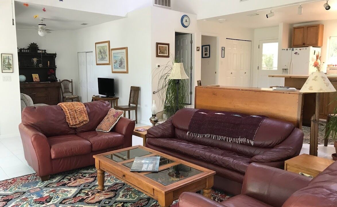 Photo of Livingroom in Putnam Hall
