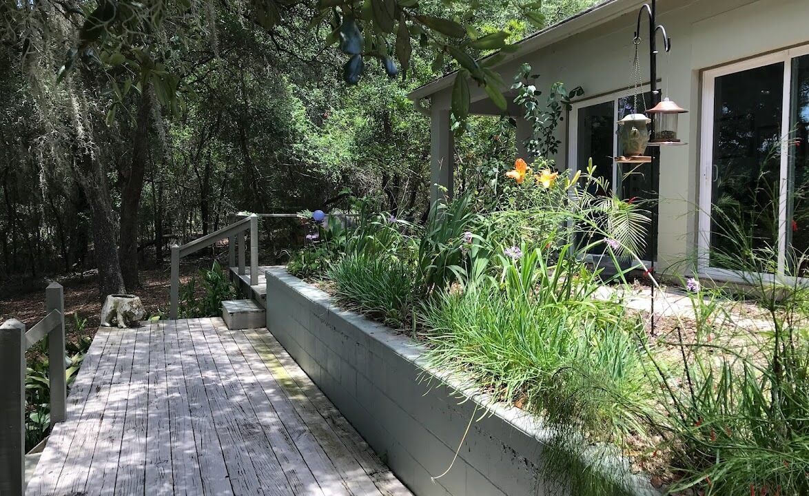 Photo of Outdoor in Putnam Hall
