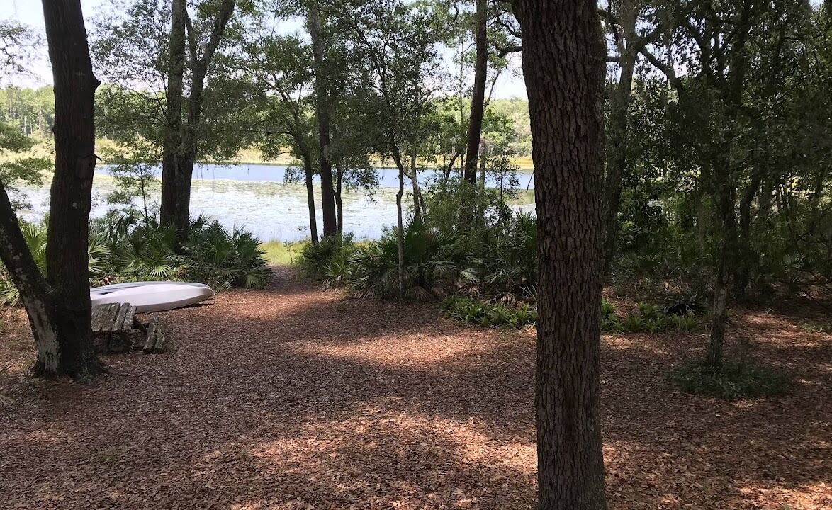 Photo of Outdoor in Putnam Hall