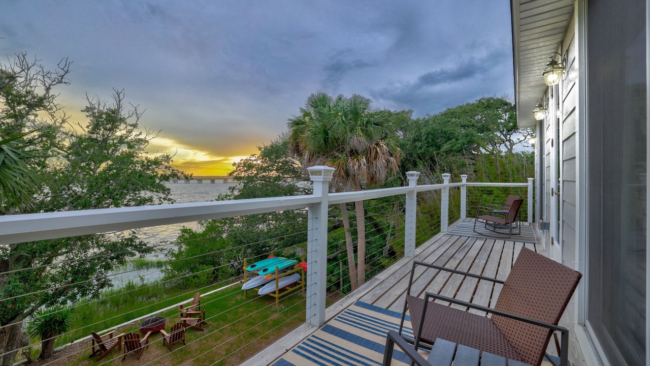 Photo of Patio Balcony in Crescent Beach