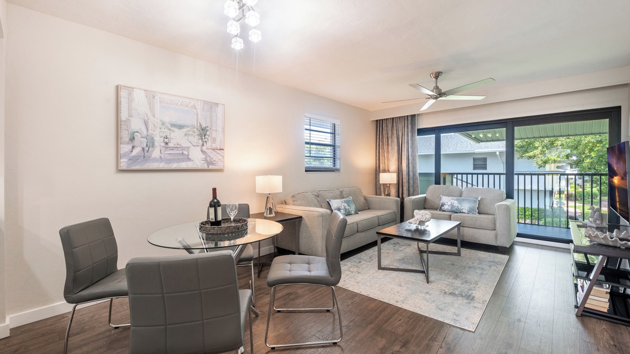 Photo of Livingroom in Park Shore