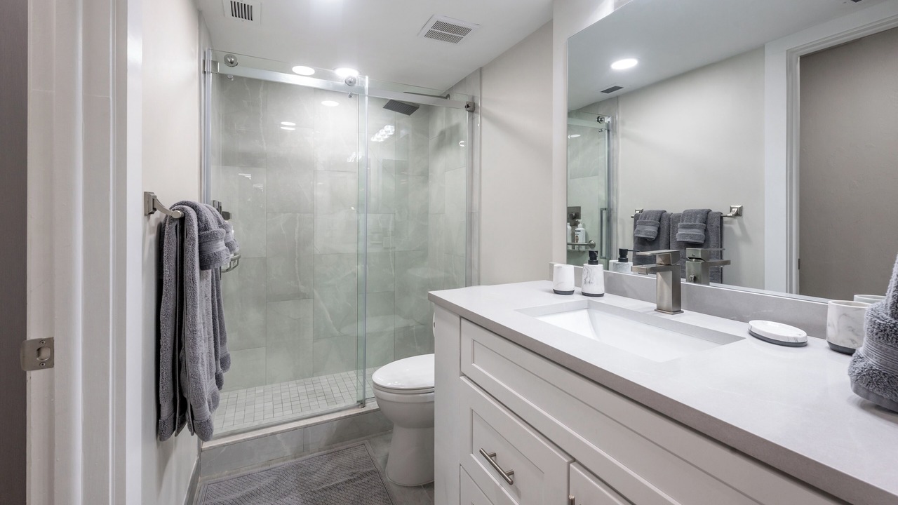 Photo of Bathroom in Park Shore