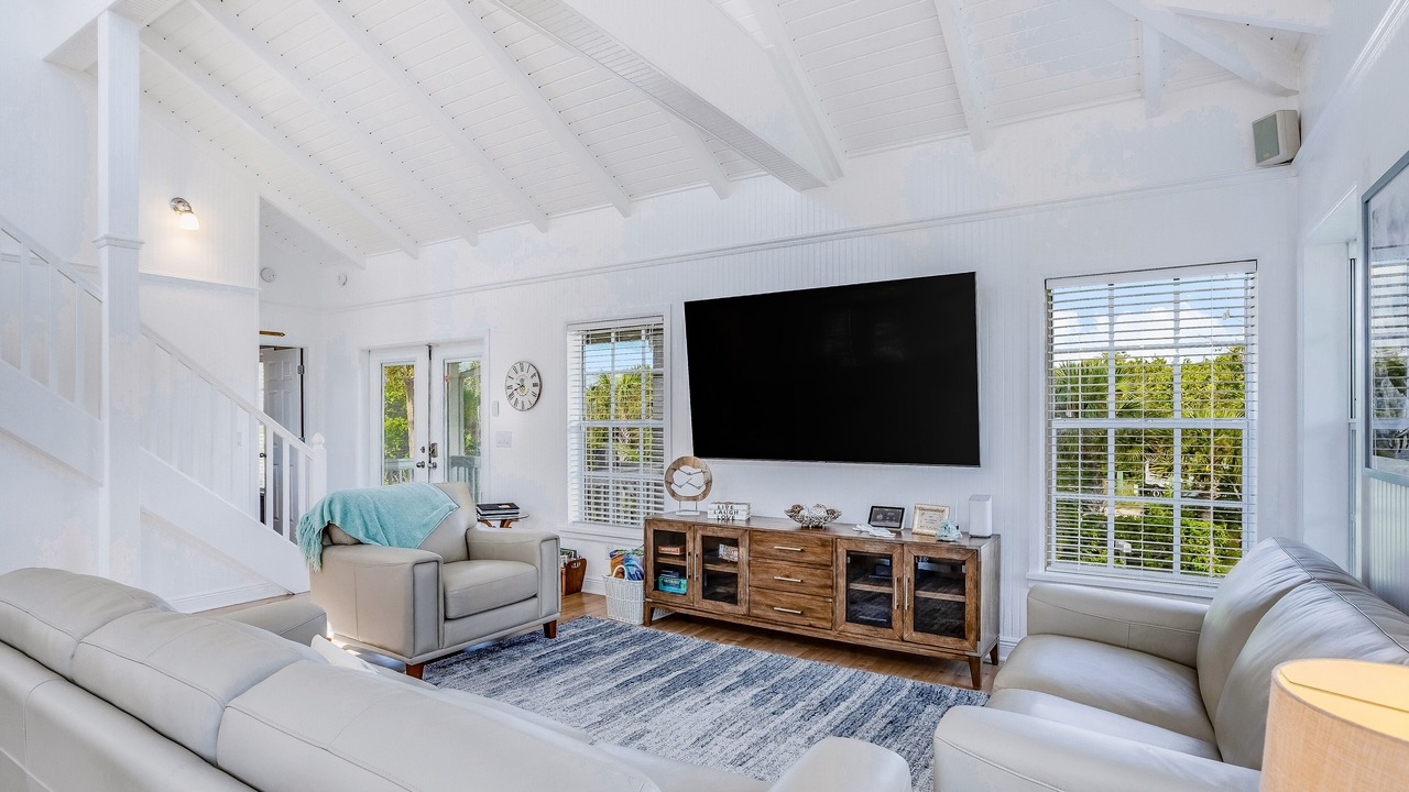 Photo of Livingroom in Bokeelia