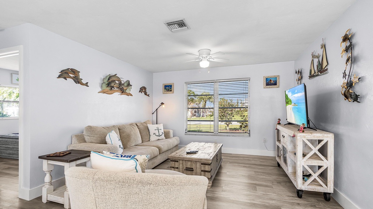 Photo of Livingroom in Saint James City