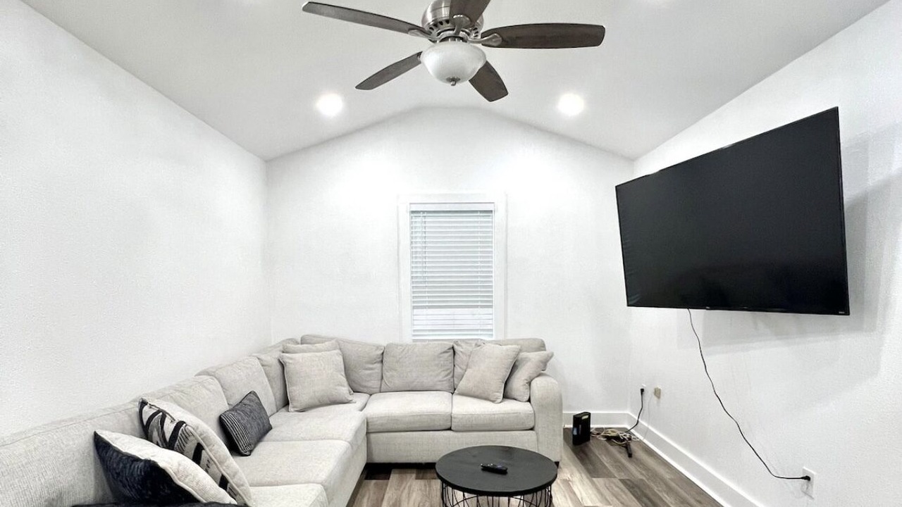 Photo of Livingroom in Navy Point