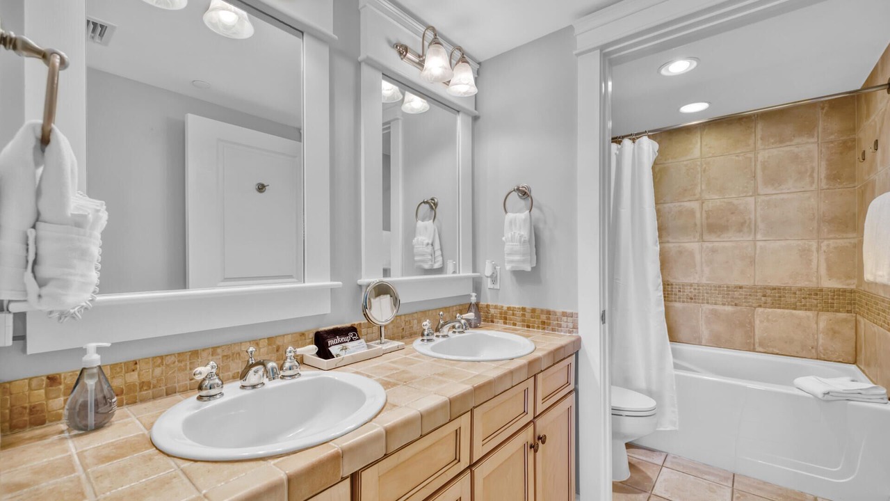 Photo of Bathroom in Baytowne Wharf