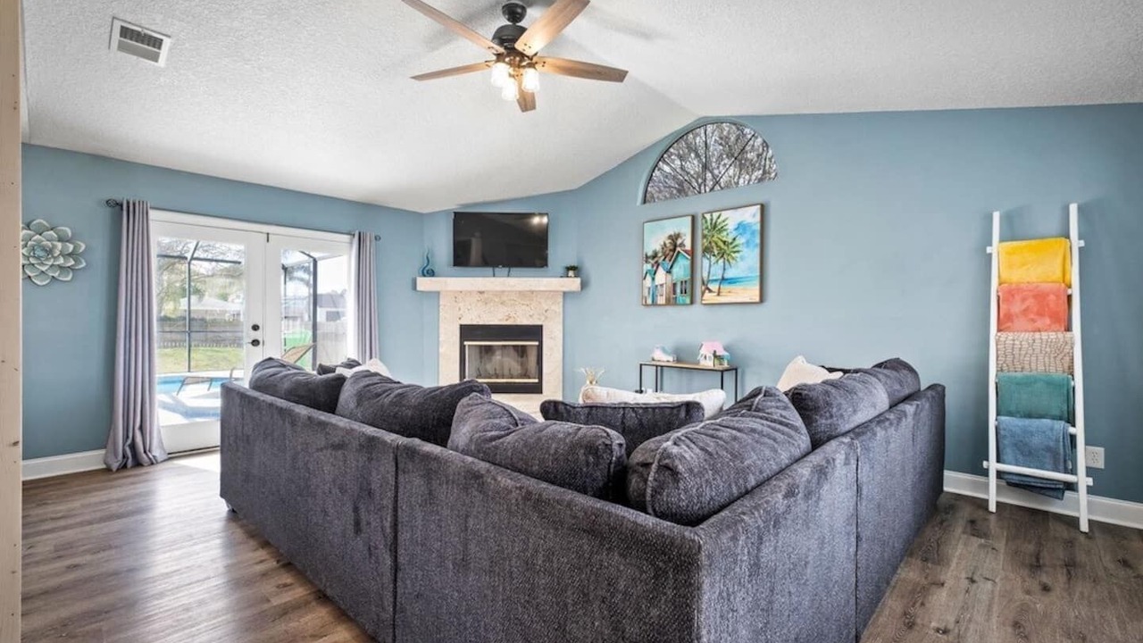 Photo of Livingroom in Dolphin's Cove