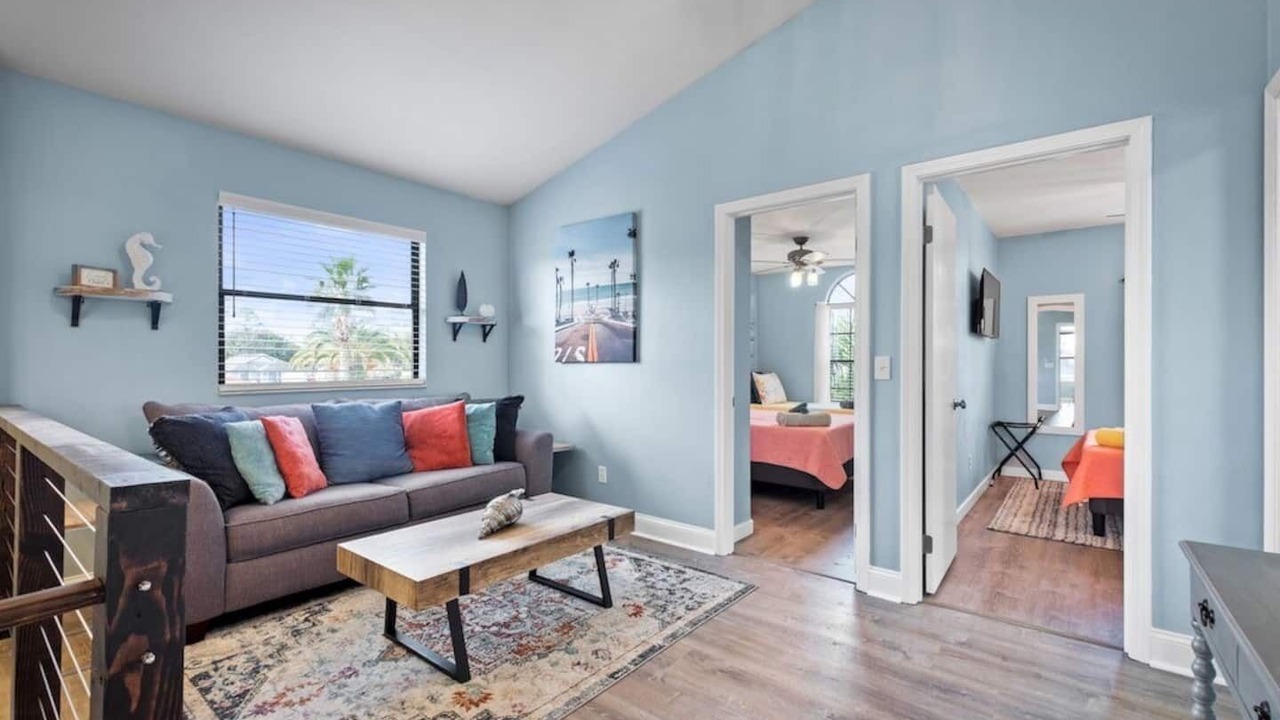 Photo of Livingroom in Dolphin's Cove