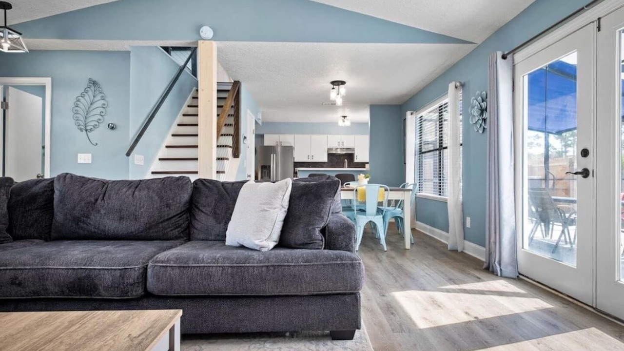 Photo of Livingroom in Dolphin's Cove