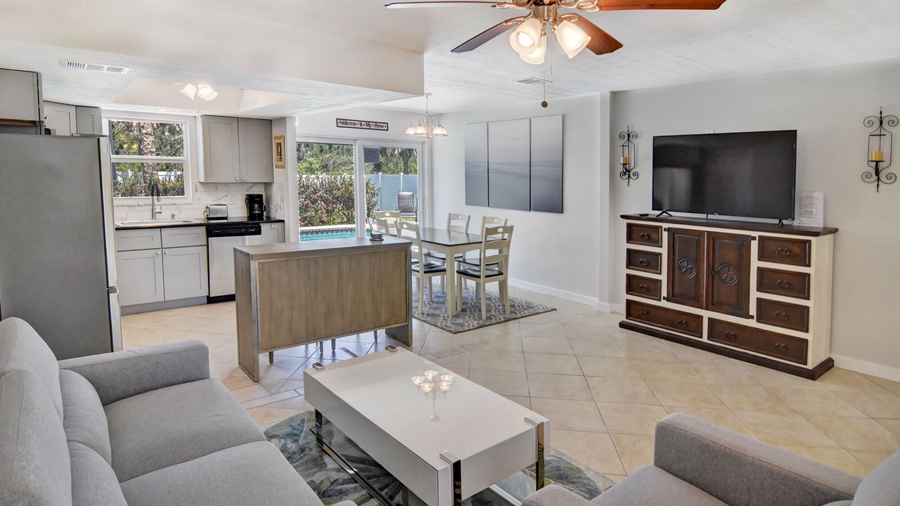 Photo of Livingroom in Saint James City