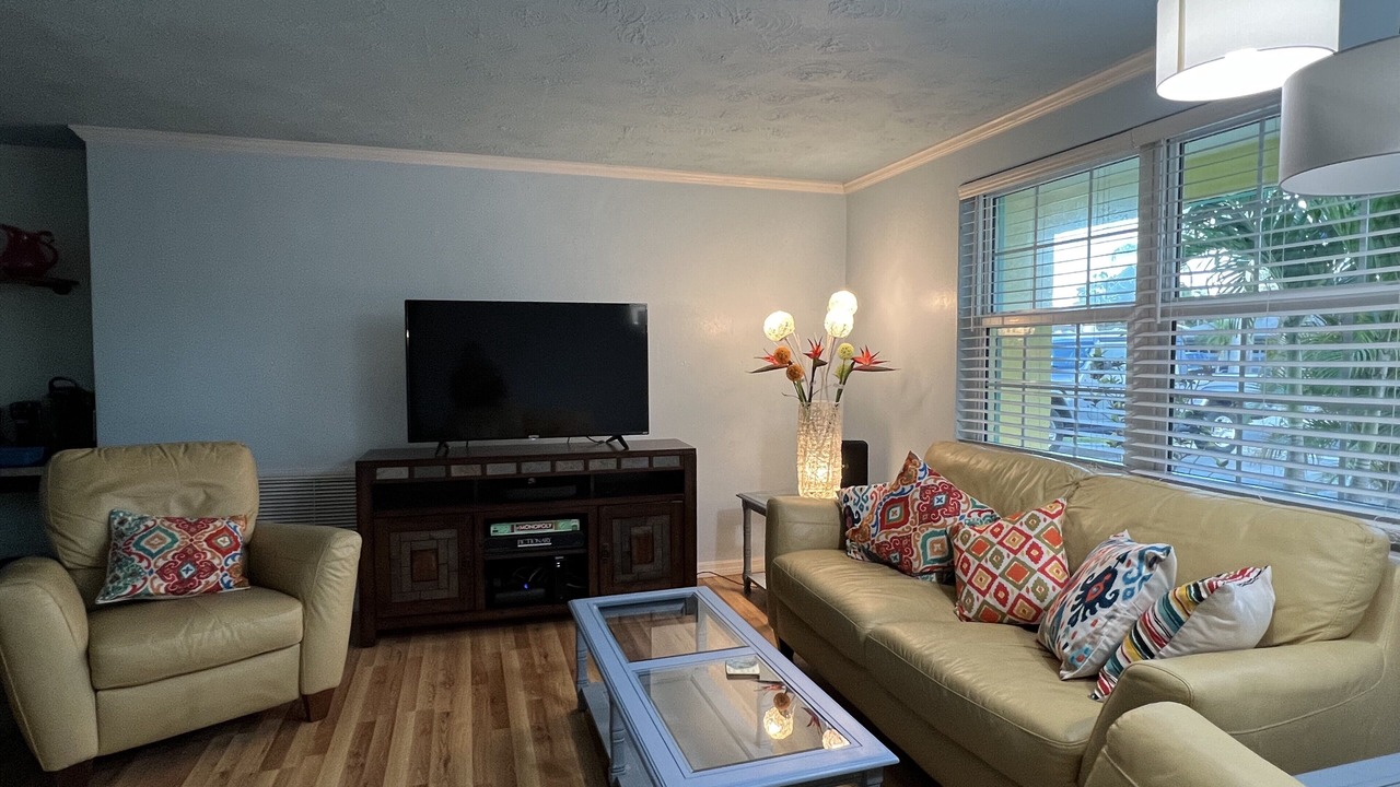 Photo of Livingroom in Lake Shore Estates