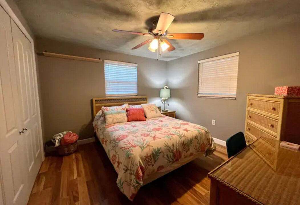 Photo of Bedroom in Lake Shore Estates
