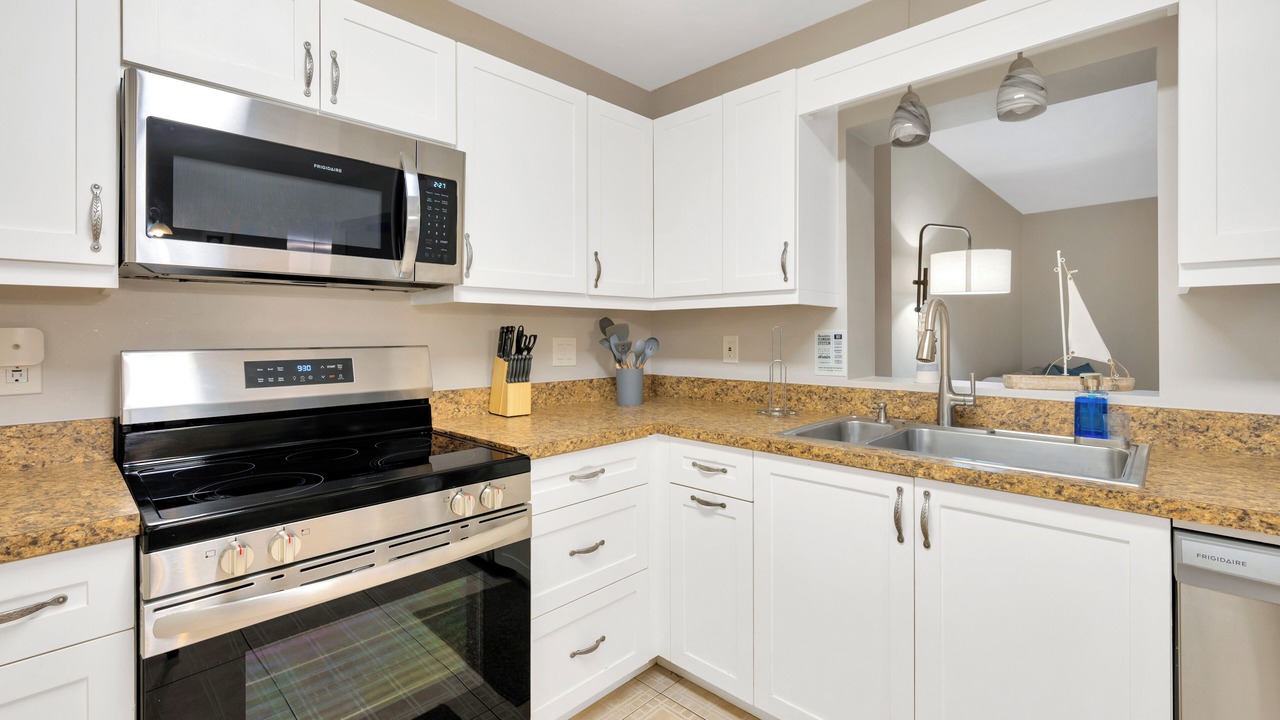 Photo of Kitchen in Gulf Gate Estates