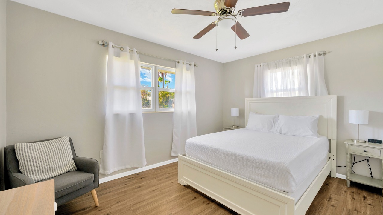 Photo of Bedroom in Gulf Gate Estates