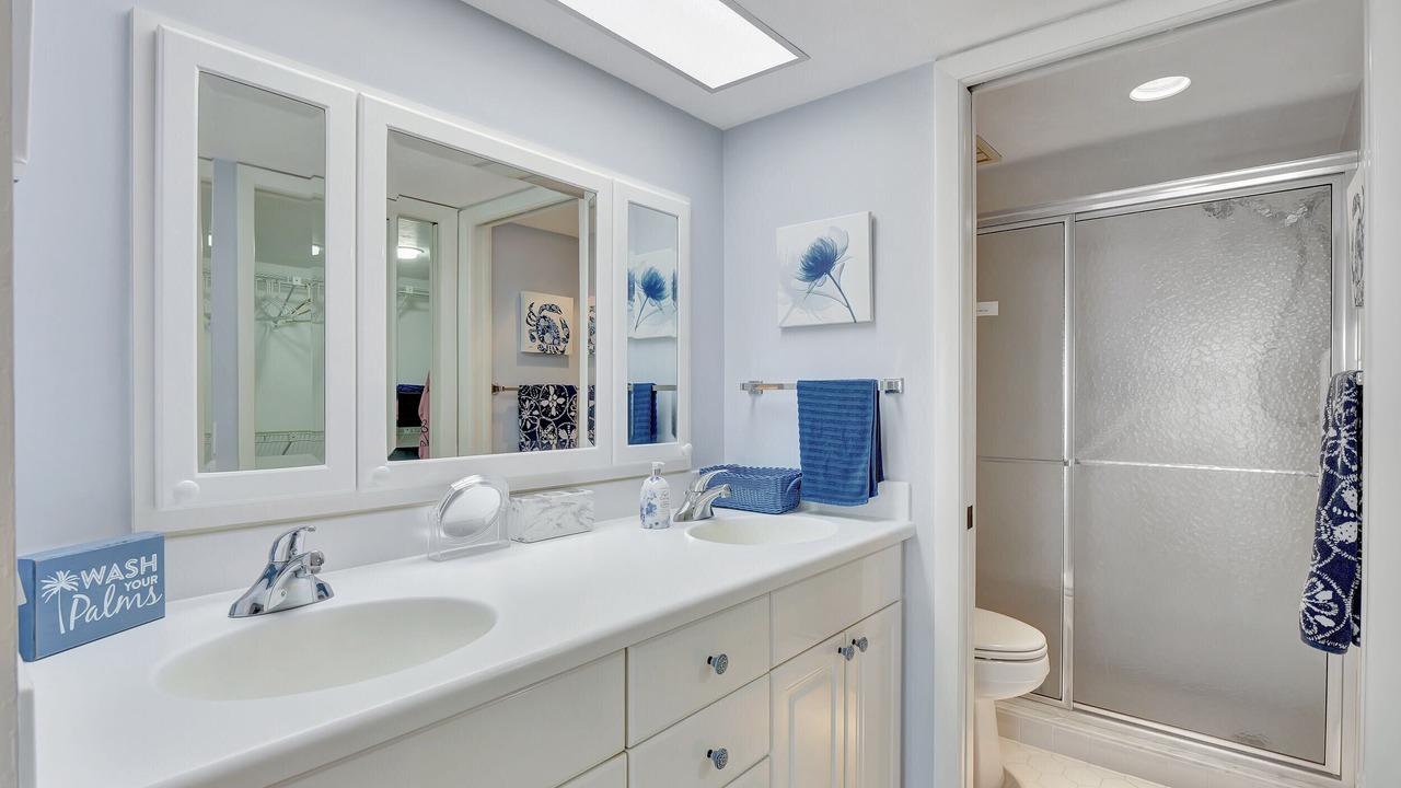 Photo of Bathroom in Vanderbilt Beach