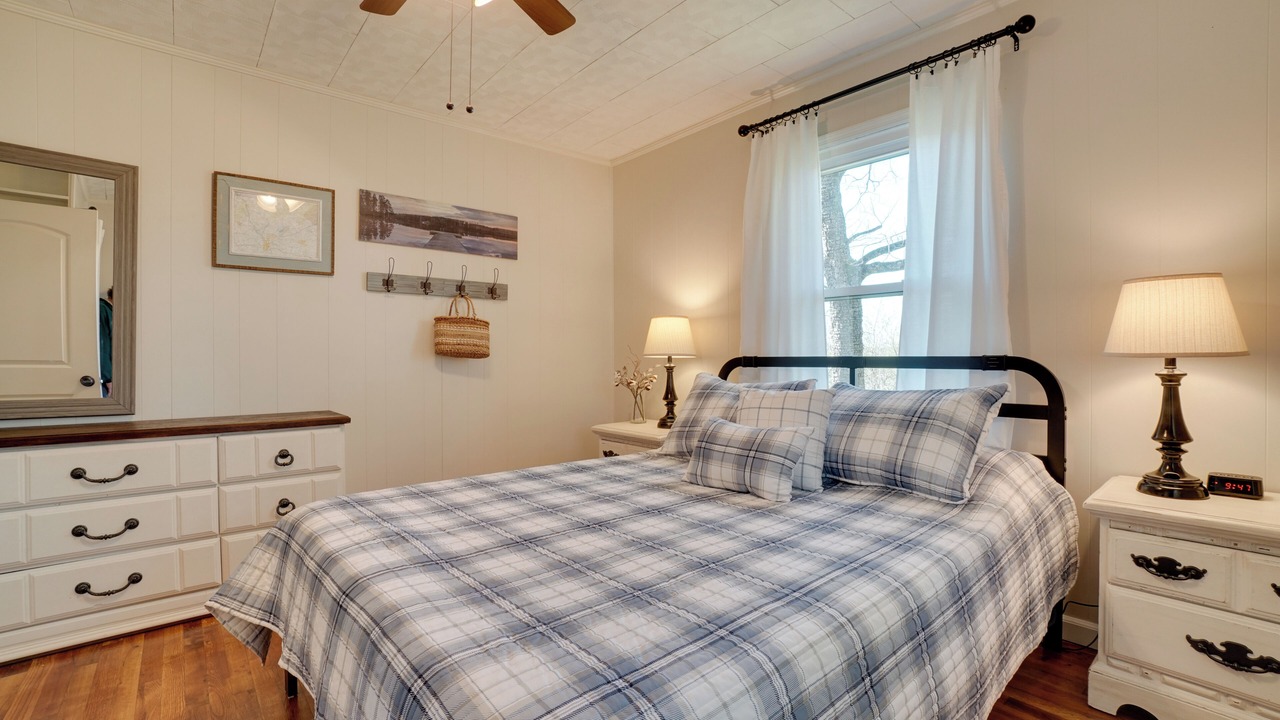 Photo of Bedroom in Dahlonega