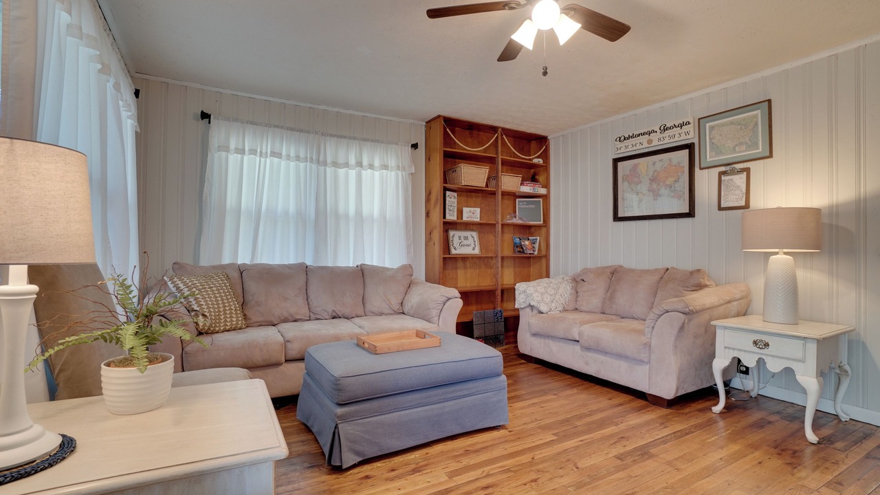 Photo of Bedroom in Dahlonega