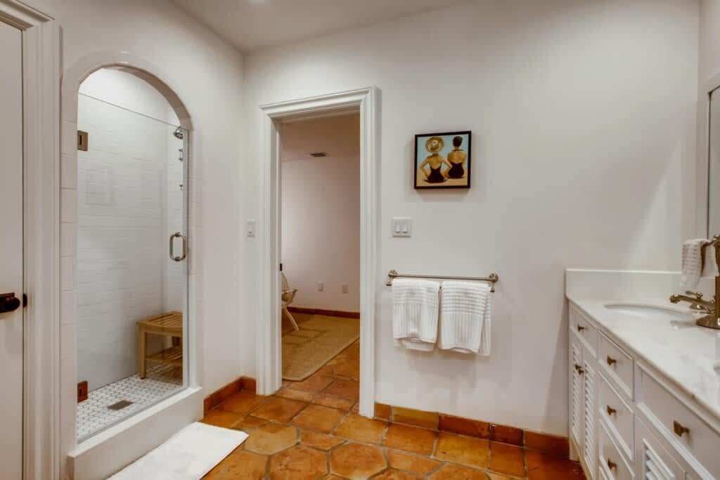 Photo of Bathroom in Parker Ridge