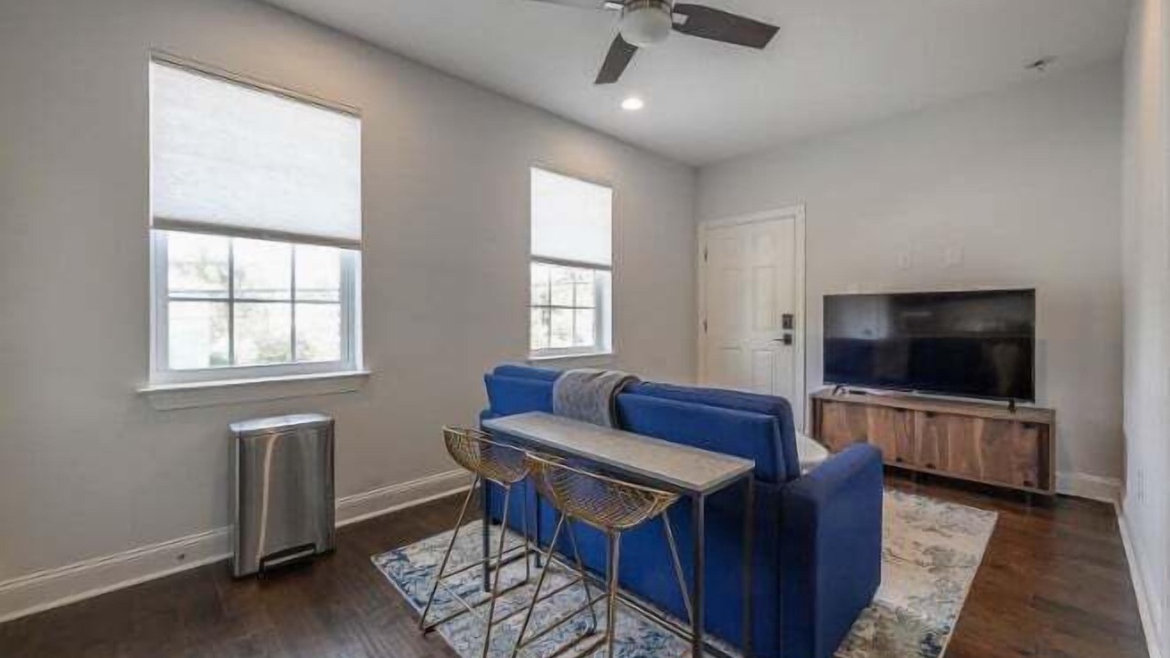 Photo of Livingroom in North Hyde Park