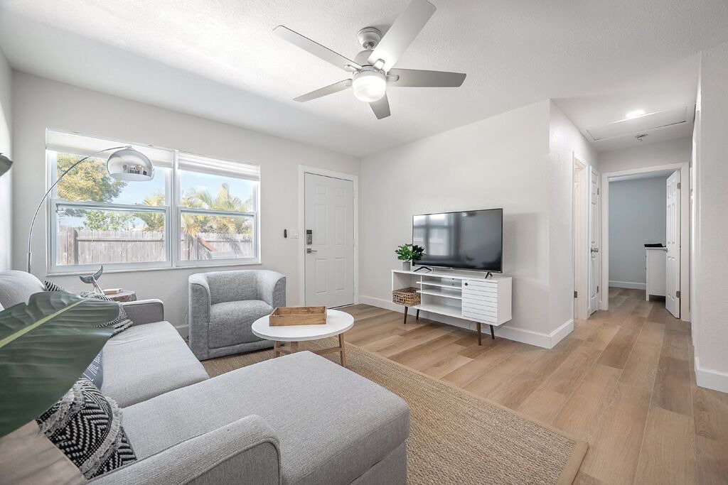 Photo of Livingroom in Apollo Beach