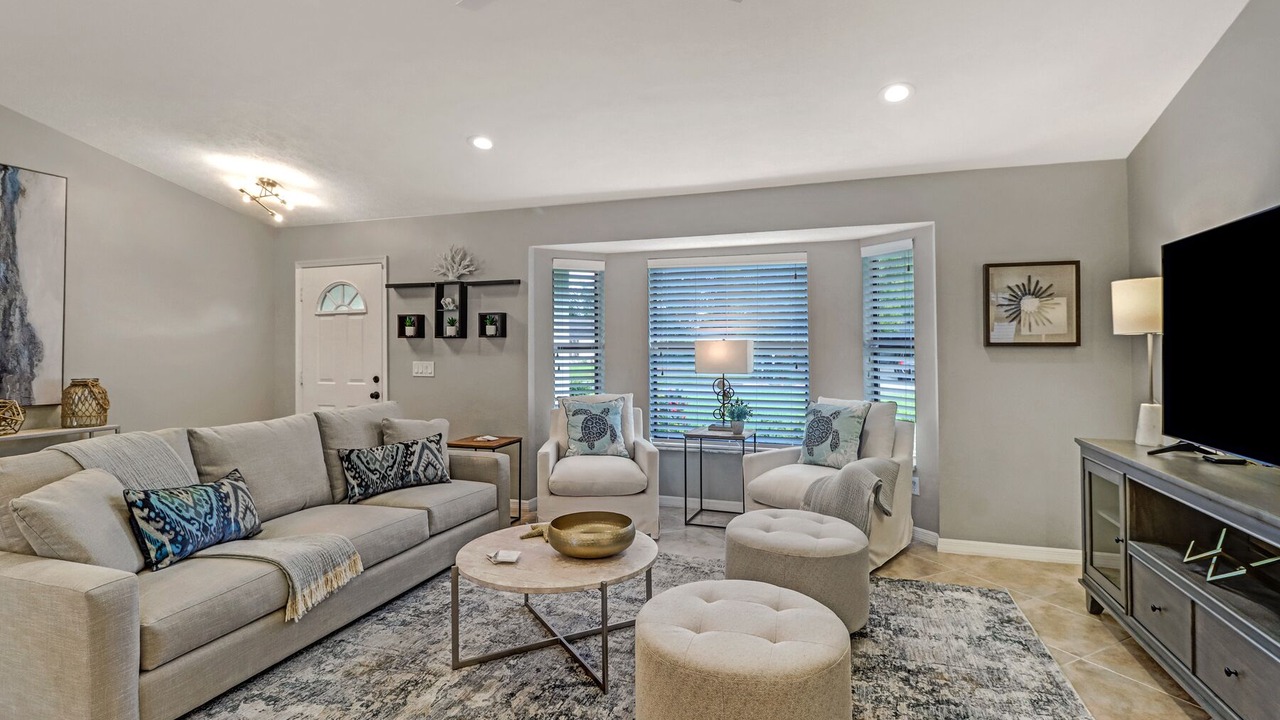 Photo of Livingroom in Willoughby Acres