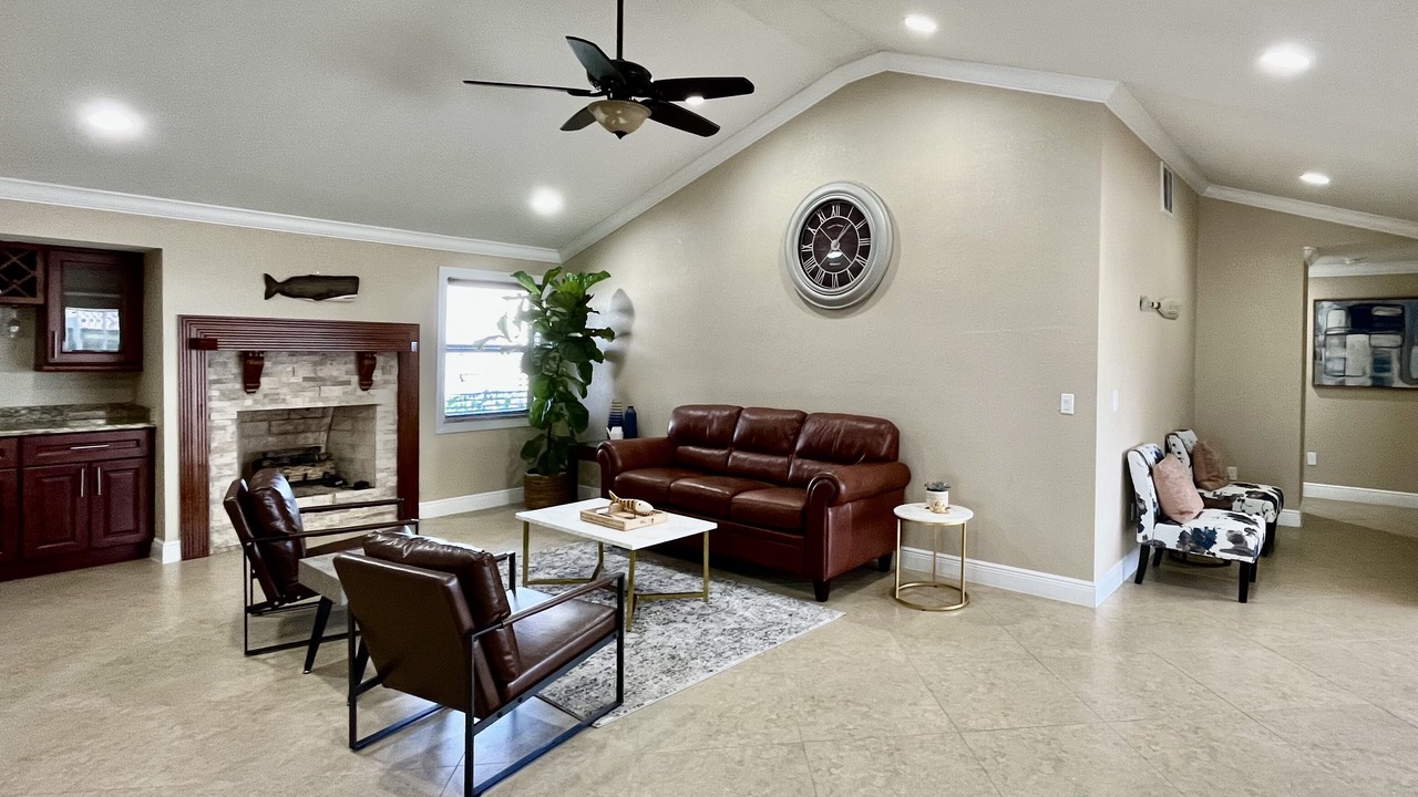 Photo of Livingroom in Caloosahatchee