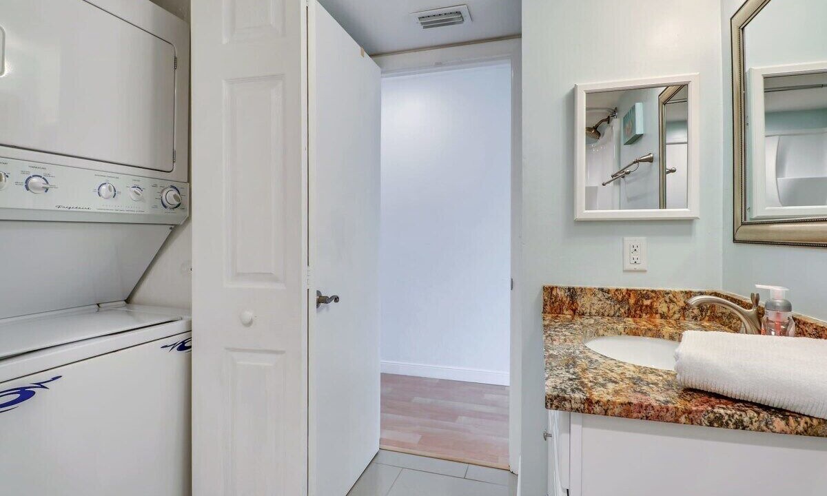 Photo of Bathroom in Vanderbilt Beach