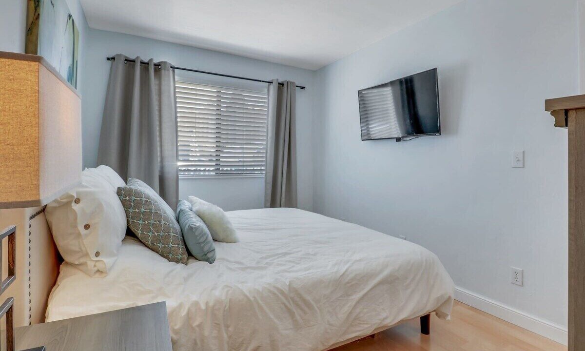 Photo of Bedroom in Vanderbilt Beach