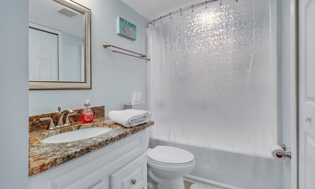 Photo of Bathroom in Vanderbilt Beach