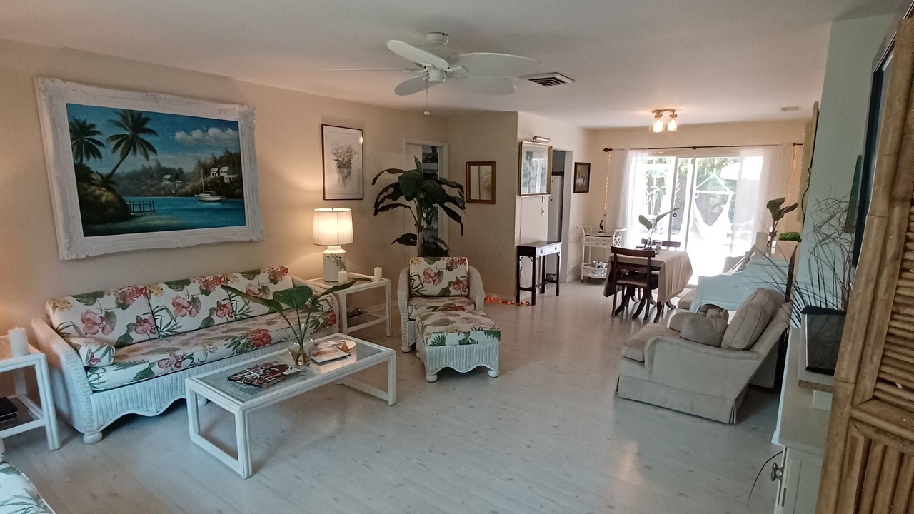 Photo of Livingroom in Bay Isle