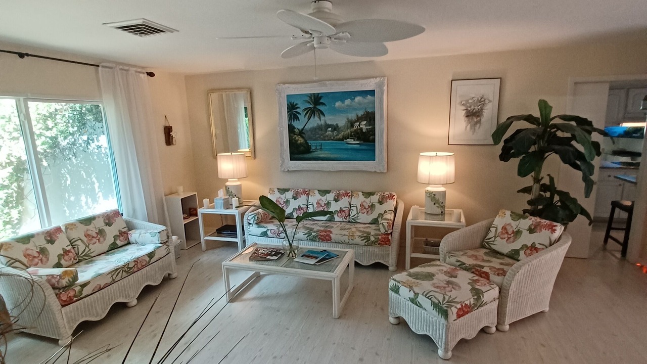 Photo of Livingroom in Bay Isle