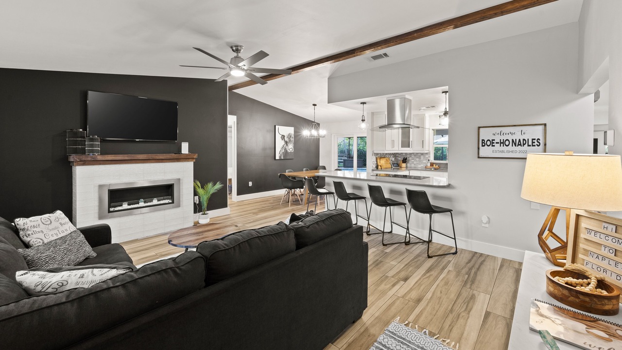 Photo of Livingroom in Willoughby Acres