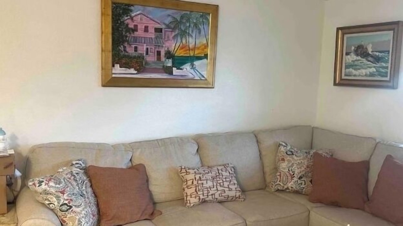 Photo of Livingroom in Breezeswept Beach Estates