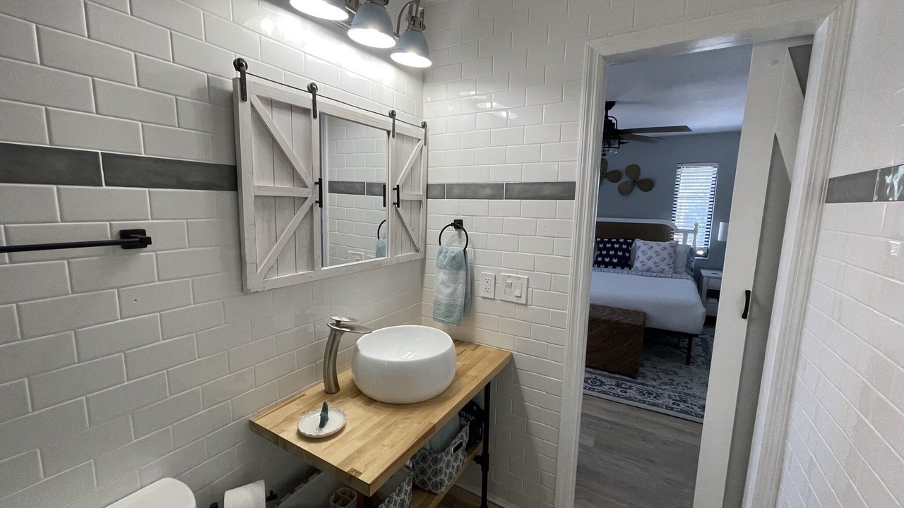 Photo of Bathroom in Weeki Wachee Gardens